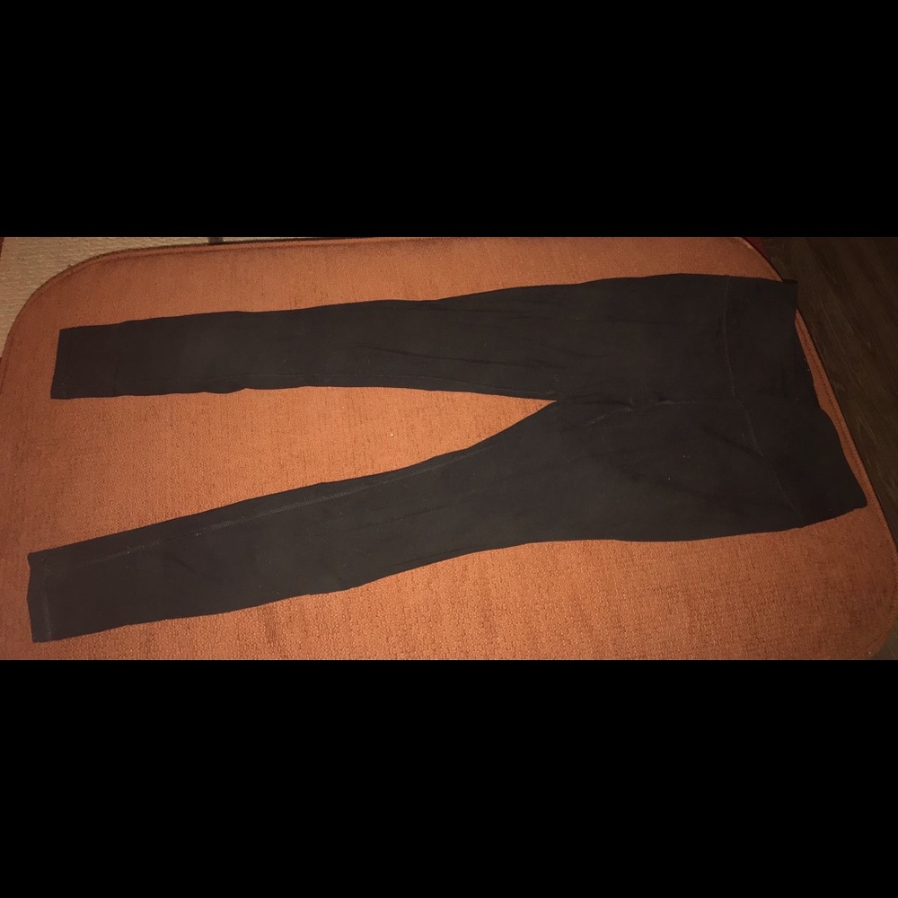 Woman’s Black Athletic Leggings